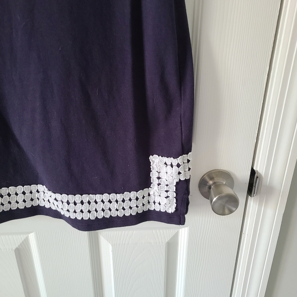 SALE!! Crown & Ivy Shift Dress - Picture 2 of 5